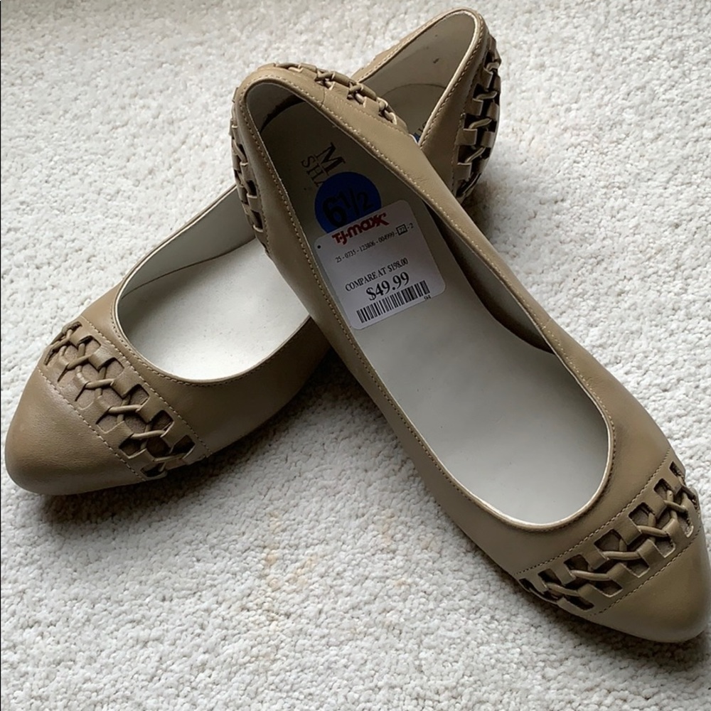 New Cole Hahn flats (Offers Welcome)
